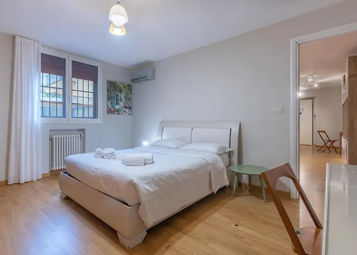 Apartment Guesthost - Nel Cuore Del Centro Storico Cozy *