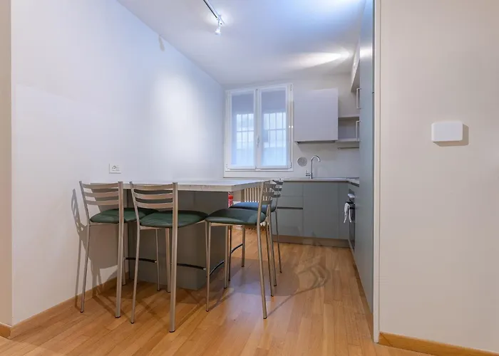 Guesthost - Nel Cuore Del Centro Storico Cozy Apartment