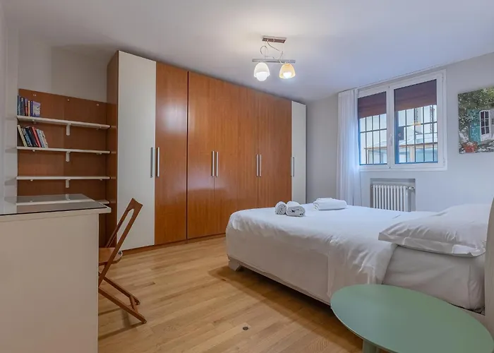 Guesthost - Nel Cuore Del Centro Storico Cozy Apartment Bologna