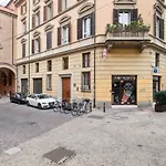 Guesthost - Nel Cuore Del Centro Storico Cozy Apartman *