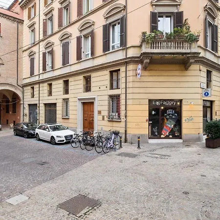 Guesthost - Nel Cuore Del Centro Storico Cozy Daire *