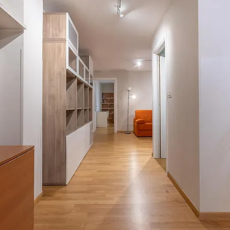 Guesthost - Nel Cuore Del Centro Storico Cozy Daire *